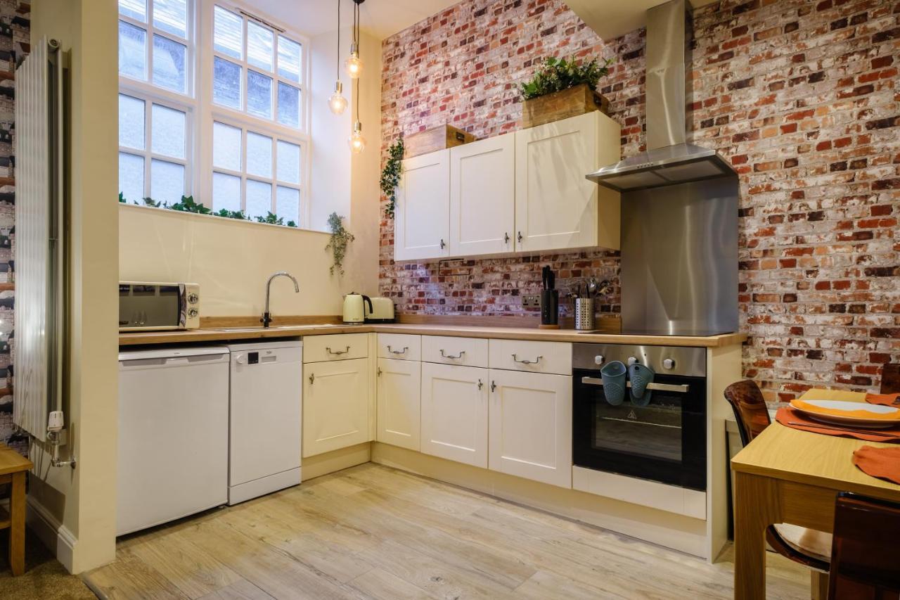 Flat 2, The Old Antiques Warehouse - Free Off-Site Health Club Access With Pool, Sauna, Steam Room & Gym Bowness-on-Windermere Kültér fotó
